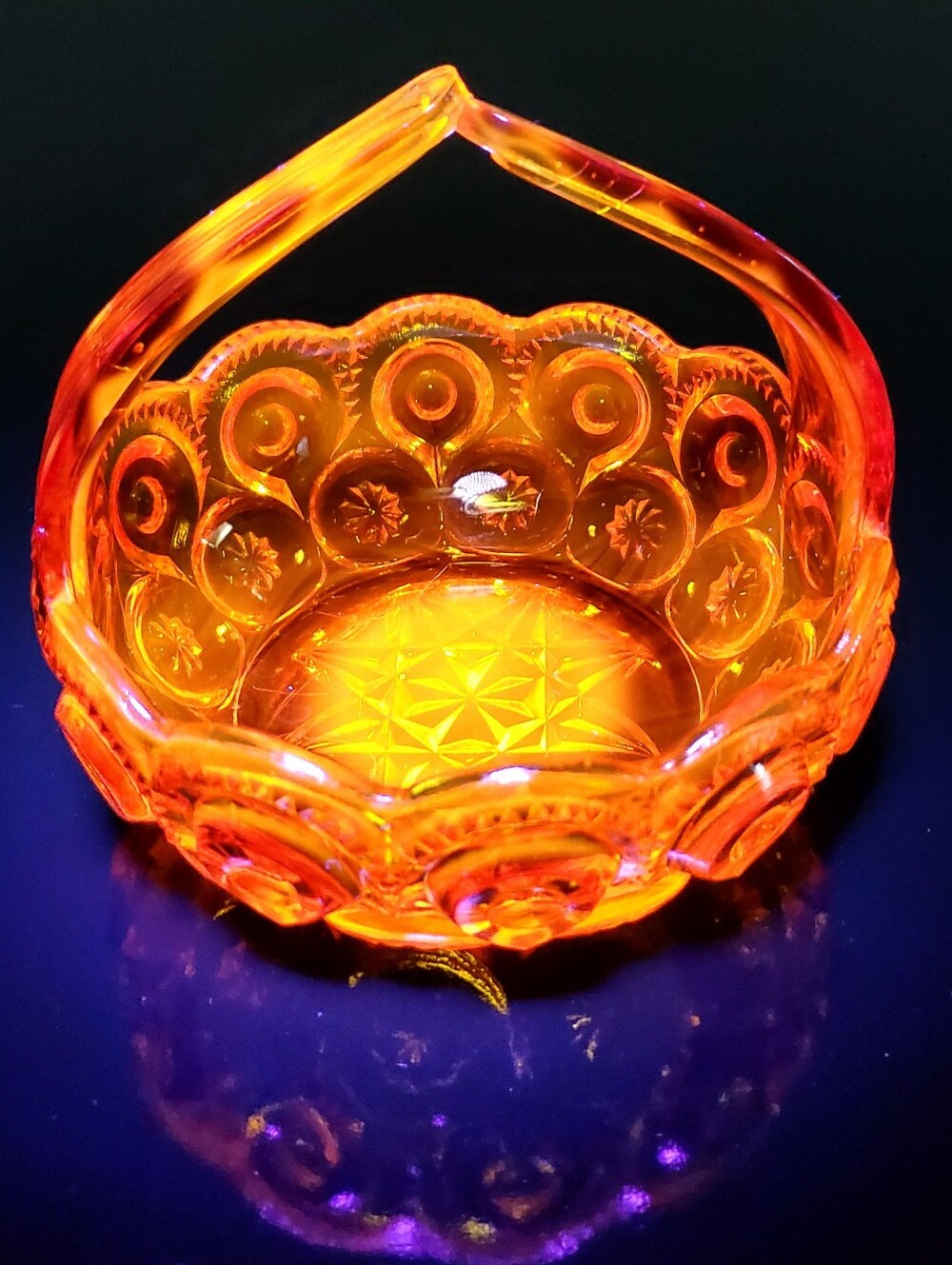 GLOWING Fire Amberina Moon & Star Split Handle Art Glass Basket - Picture 7 of 16